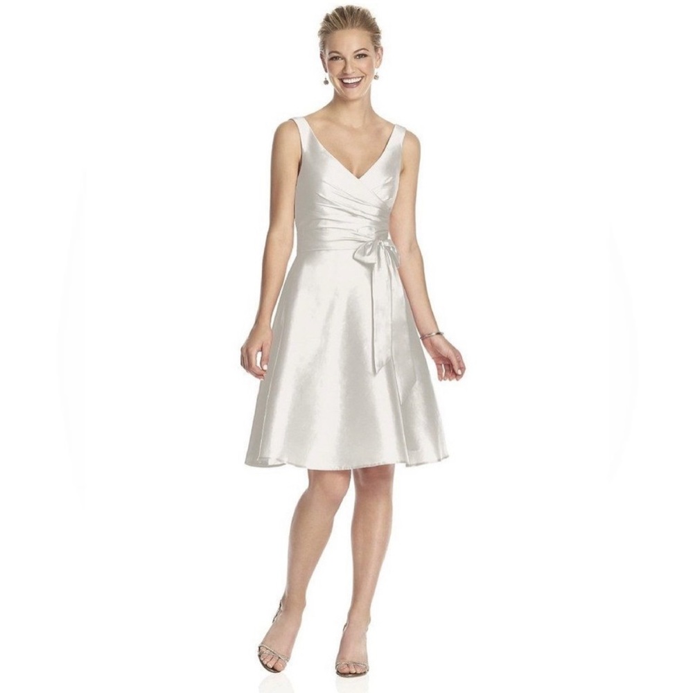 NWT Alfred Sung Snow White V-Neck  Cocktail Length Wrap Bodice Dress Size 4 $208